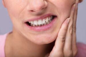 ما تأثير الحمل على صحة الفم والأسنان