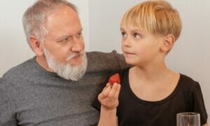 نظام غذائي لعلاج السمنة عند الأطفال تناول الفواكه